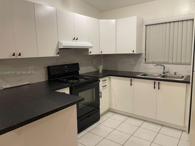 10101 W Okeechobee Road 5202, Hialeah Gardens, FL 33016