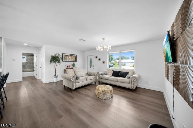 127 SE 43rd LN, Cape Coral, FL 33904