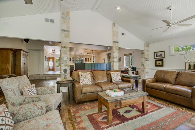 201 Sundown LN, Wimberley, TX 78676