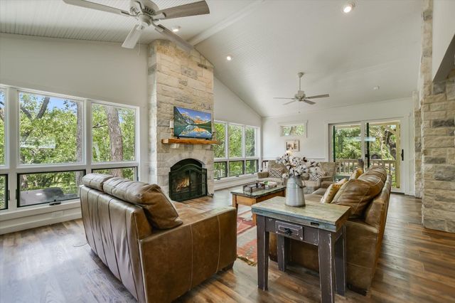 201 Sundown LN, Wimberley, TX 78676