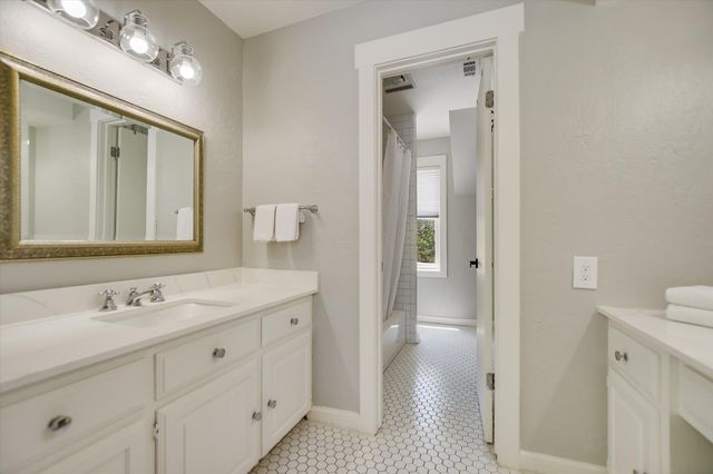 201 Sundown LN, Wimberley, TX 78676