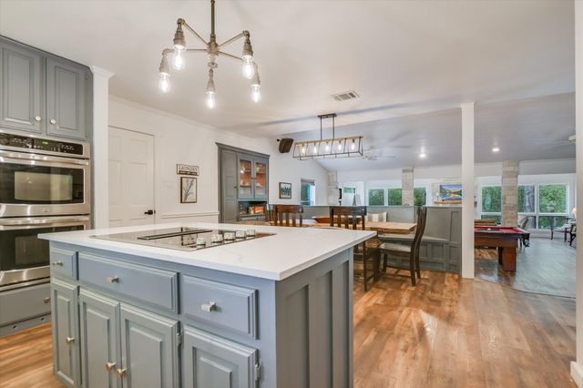 201 Sundown LN, Wimberley, TX 78676