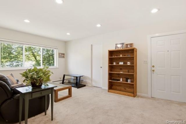 105 Prime Avenue B6, Huntington, NY 11743