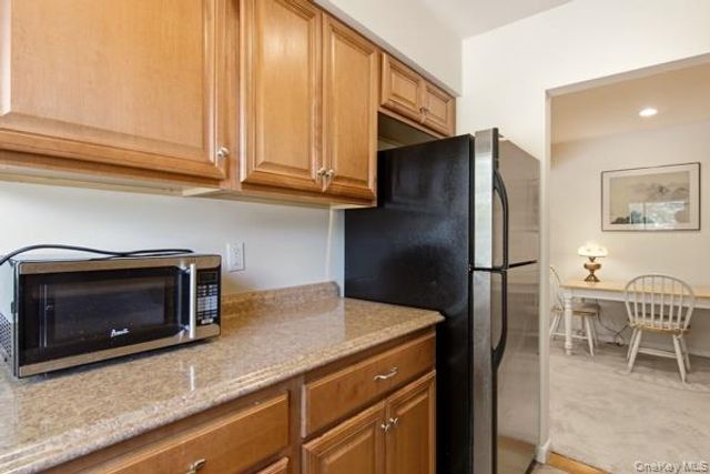 105 Prime Avenue B6, Huntington, NY 11743