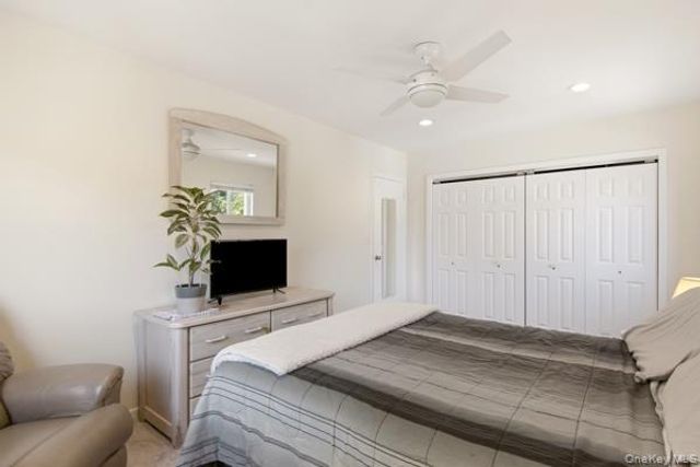 105 Prime Avenue B6, Huntington, NY 11743