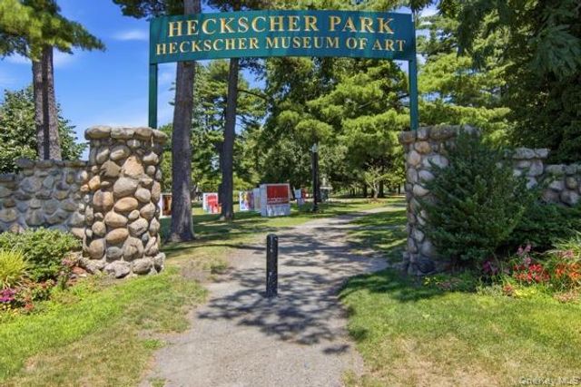 105 Prime Avenue B6, Huntington, NY 11743