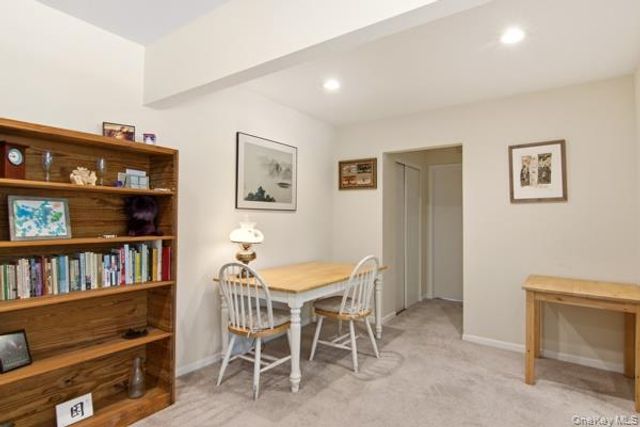 105 Prime Avenue B6, Huntington, NY 11743