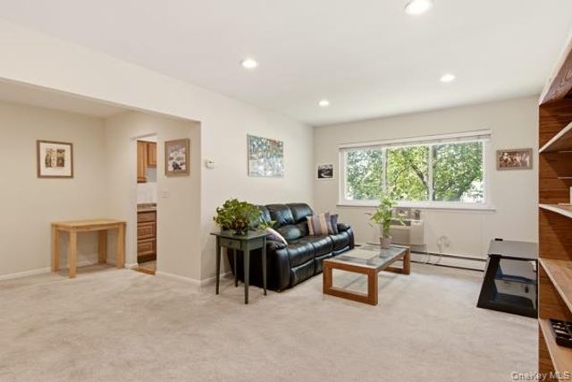 105 Prime Avenue B6, Huntington, NY 11743