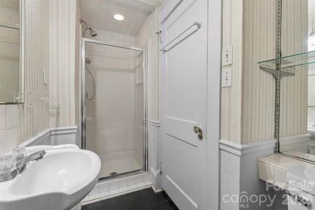 708 E Lake Drive, Greensboro, NC 27401