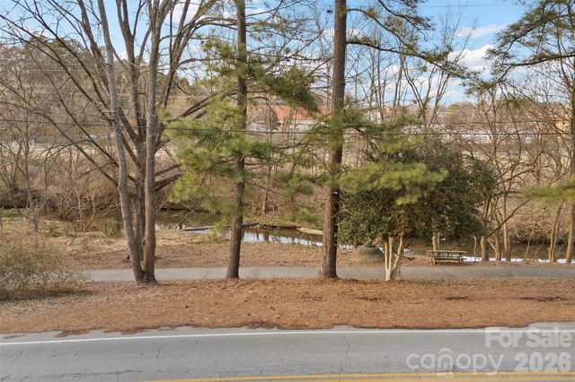 708 E Lake Drive, Greensboro, NC 27401