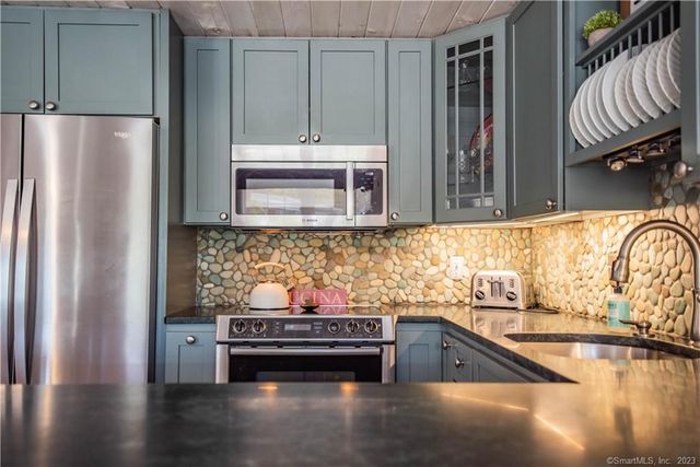 11-A Cove Street, Old Saybrook, CT 06475