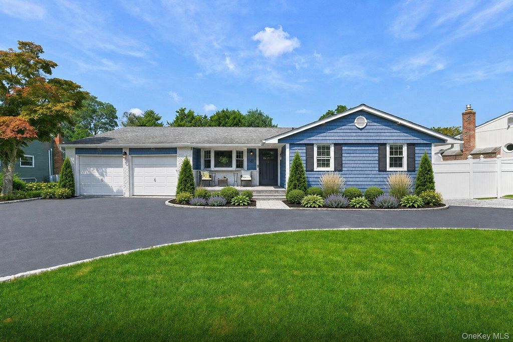 27 Osage Drive, Huntington Station, NY 11746 — photo 2