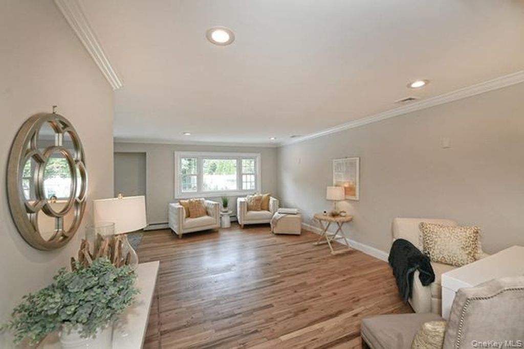 27 Osage Drive, Huntington Station, NY 11746 — photo 5