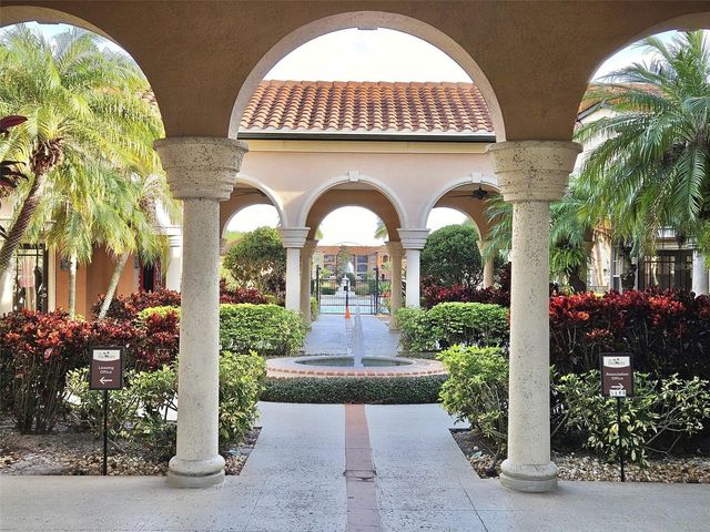 5542 METROWEST BOULEVARD 104, Orlando, FL 32811