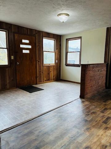 531 W Franklin Avenue, Reed City, MI 49677