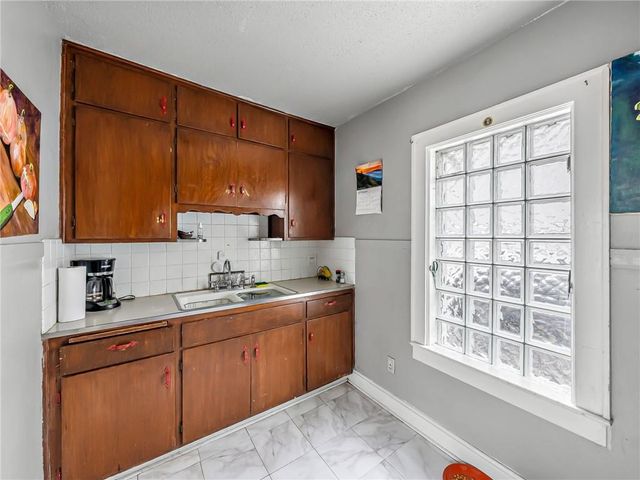 4542 State Line Road, Kansas City, KS 66103