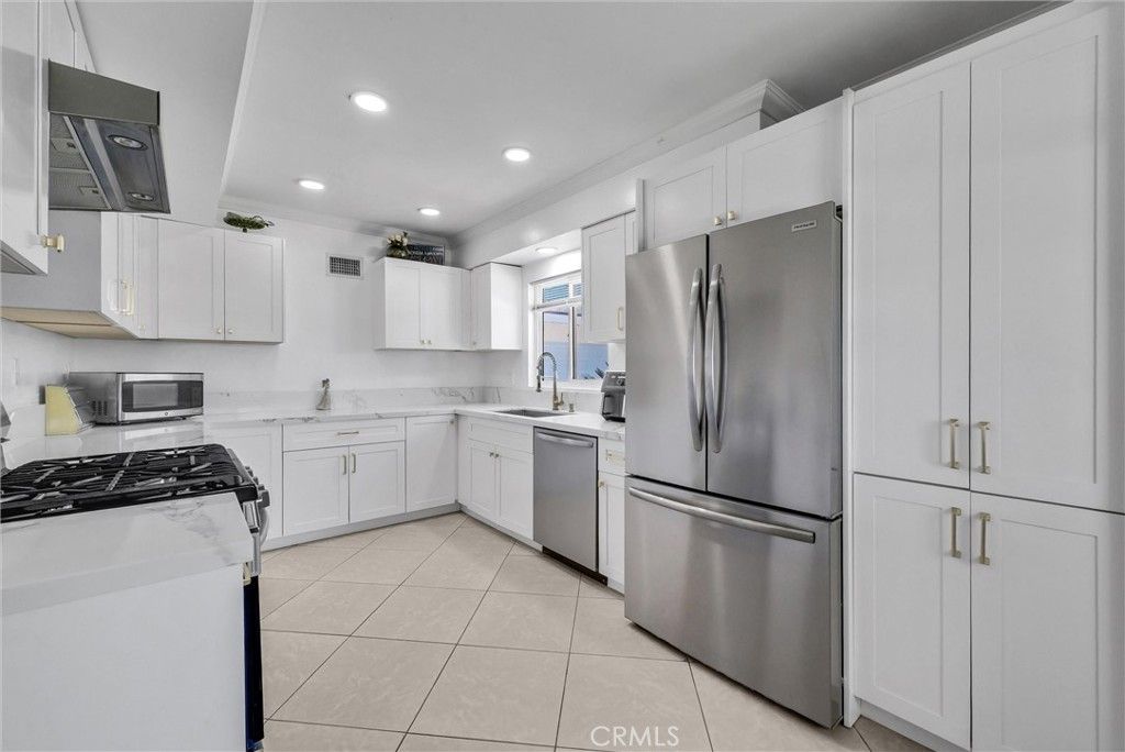 1134 Redwood, Corona, CA 92879 — photo 3