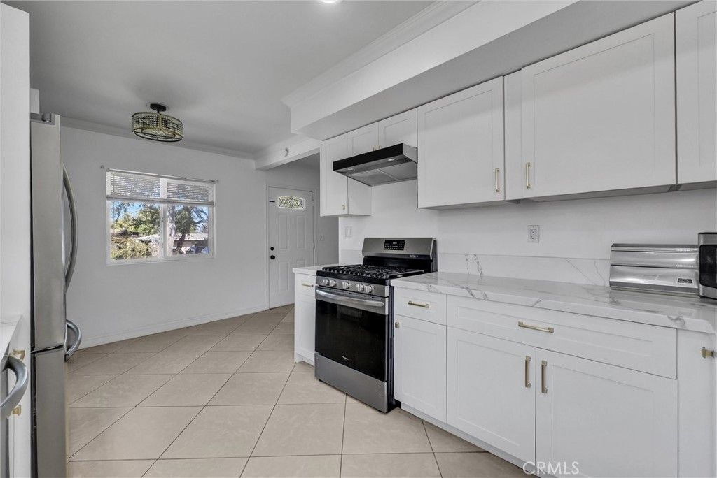 1134 Redwood, Corona, CA 92879 — photo 5