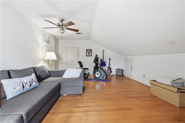 992 Larkaway CT, Virginia Beach, VA 23464