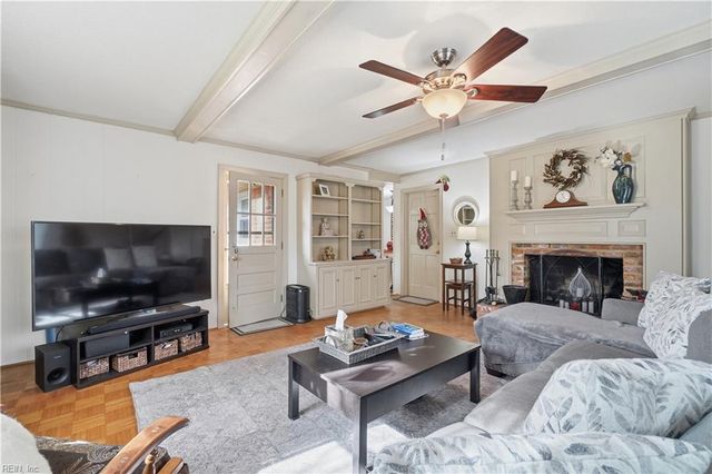 992 Larkaway CT, Virginia Beach, VA 23464