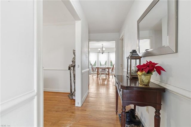 992 Larkaway CT, Virginia Beach, VA 23464