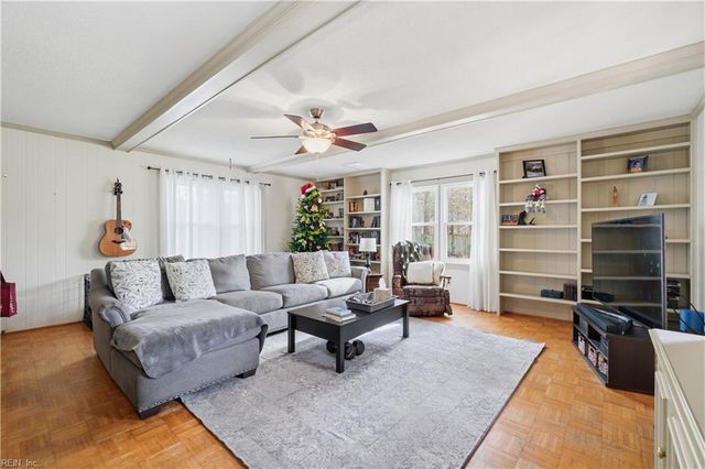 992 Larkaway CT, Virginia Beach, VA 23464