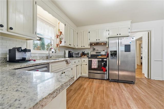 992 Larkaway CT, Virginia Beach, VA 23464