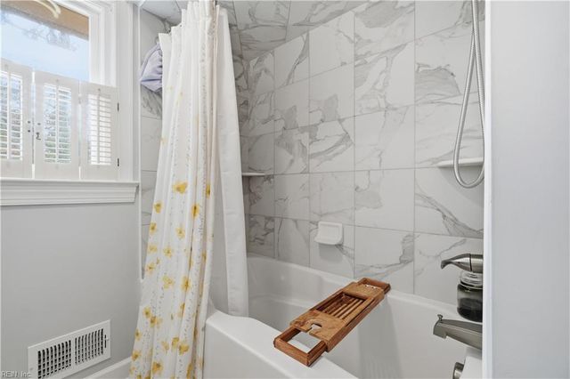 992 Larkaway CT, Virginia Beach, VA 23464