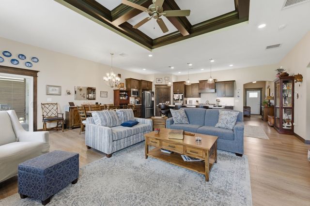 3673 N Lakeway Ct, Wichita, KS 67205