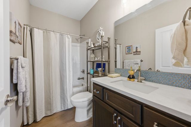 3673 N Lakeway Ct, Wichita, KS 67205