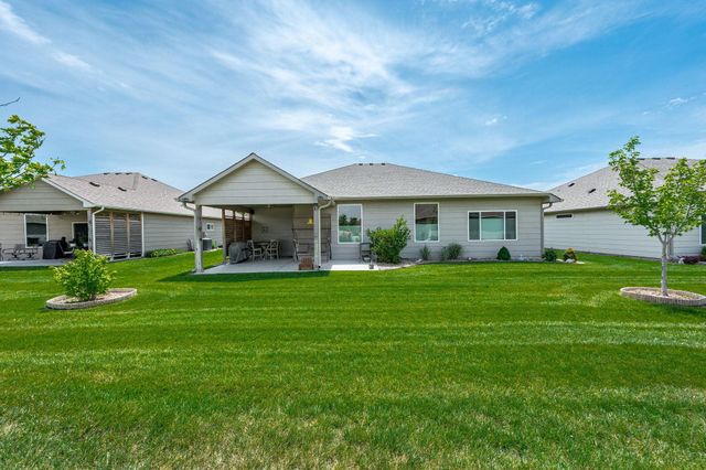 3673 N Lakeway Ct, Wichita, KS 67205