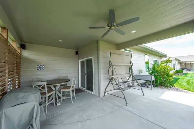 3673 N Lakeway Ct, Wichita, KS 67205