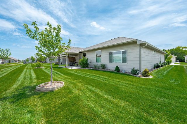 3673 N Lakeway Ct, Wichita, KS 67205