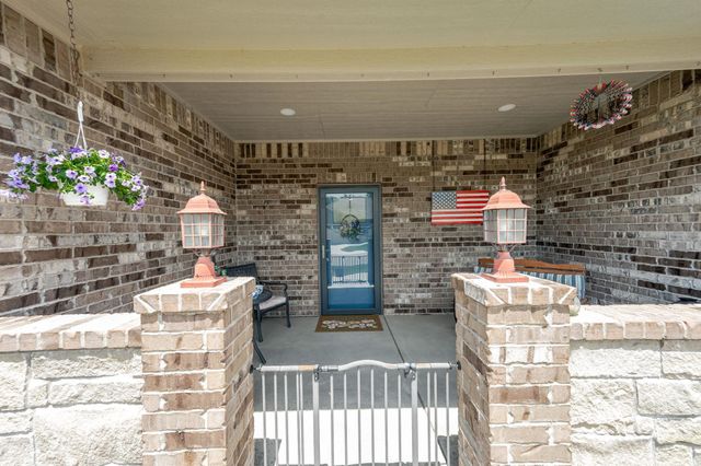3673 N Lakeway Ct, Wichita, KS 67205