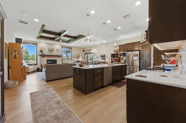 3673 N Lakeway Ct, Wichita, KS 67205