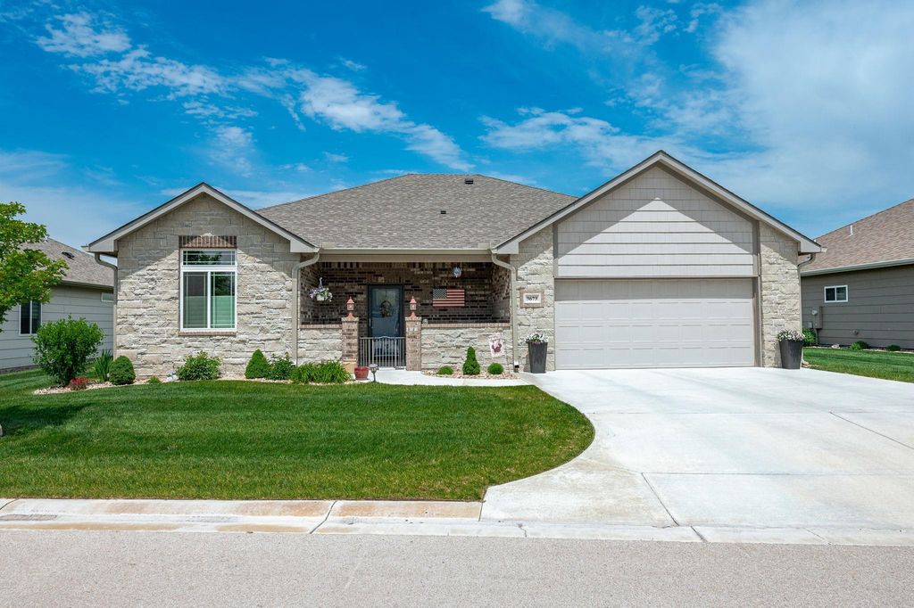 3673 N Lakeway Ct, Wichita, KS 67205