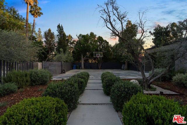 4417 Gentry Avenue, Valley Village, CA 91607