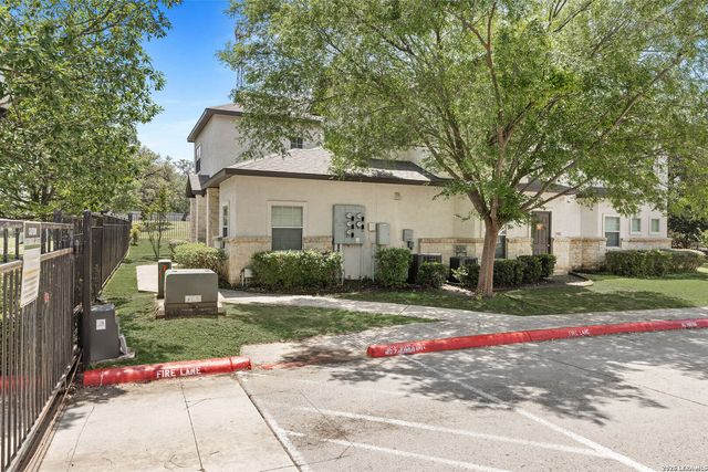 1000 DIAMOND DR, Boerne, TX 78006