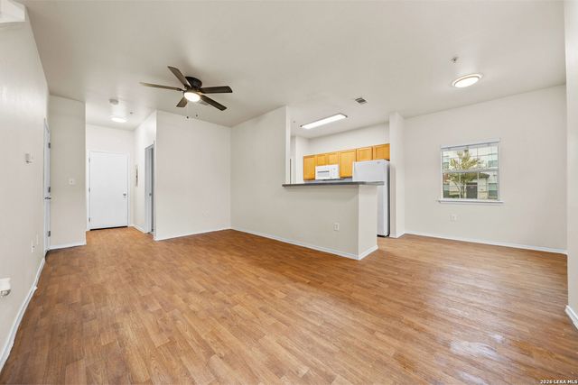 1000 DIAMOND DR, Boerne, TX 78006