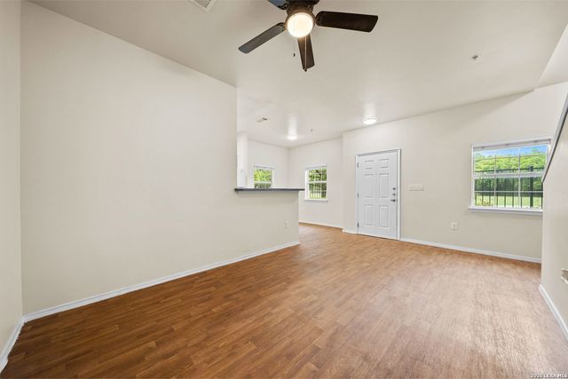 1000 DIAMOND DR, Boerne, TX 78006