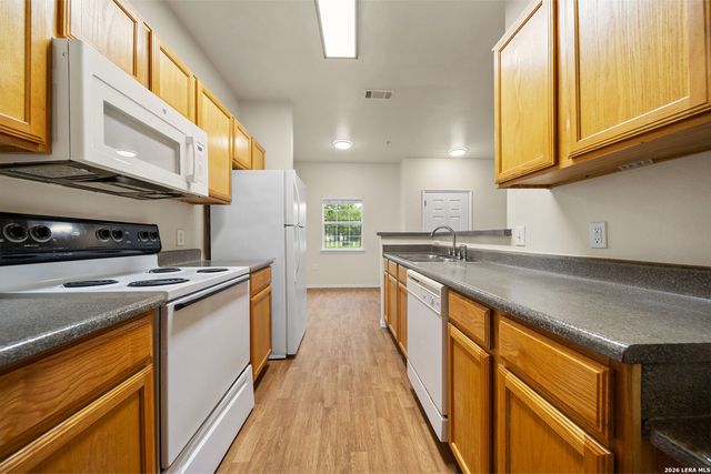 1000 DIAMOND DR, Boerne, TX 78006