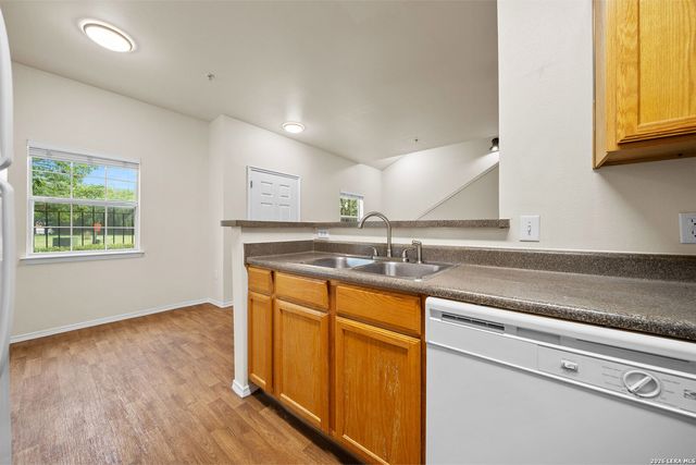 1000 DIAMOND DR, Boerne, TX 78006
