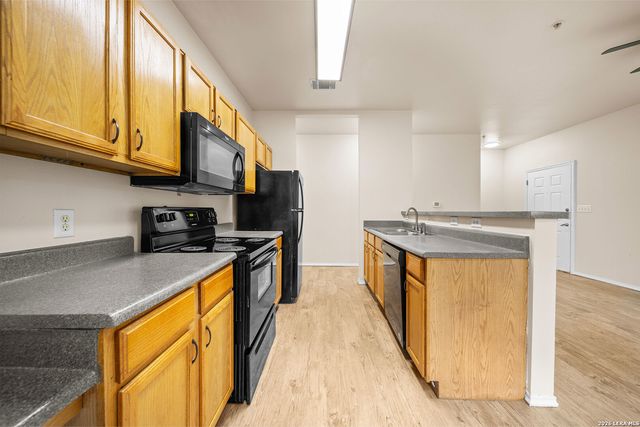 1000 DIAMOND DR, Boerne, TX 78006