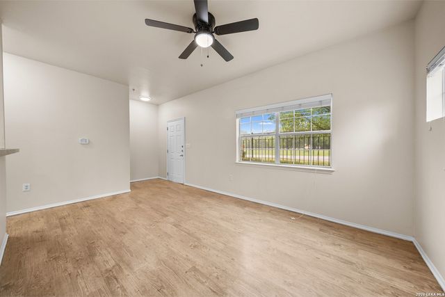 1000 DIAMOND DR, Boerne, TX 78006