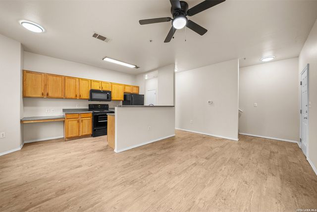 1000 DIAMOND DR, Boerne, TX 78006