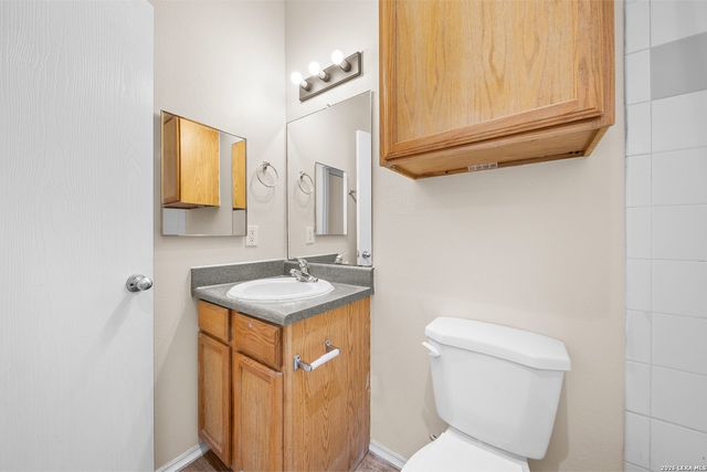 1000 DIAMOND DR, Boerne, TX 78006