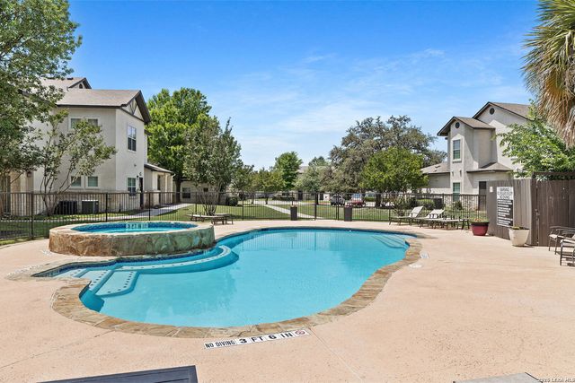 1000 DIAMOND DR, Boerne, TX 78006