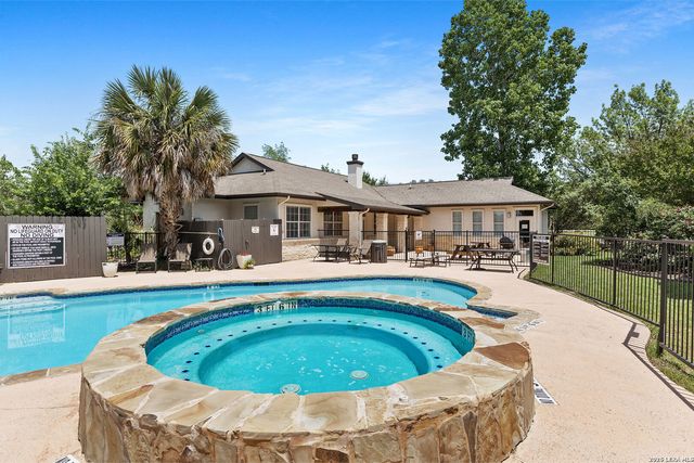 1000 DIAMOND DR, Boerne, TX 78006
