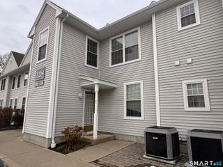 128 Meridian Street 211, Groton, CT 06340