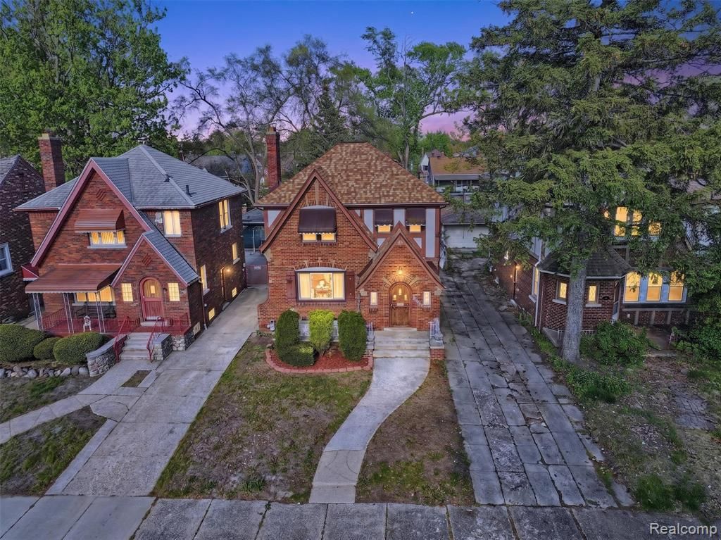 19174 Woodingham Drive, Detroit, MI 48221
